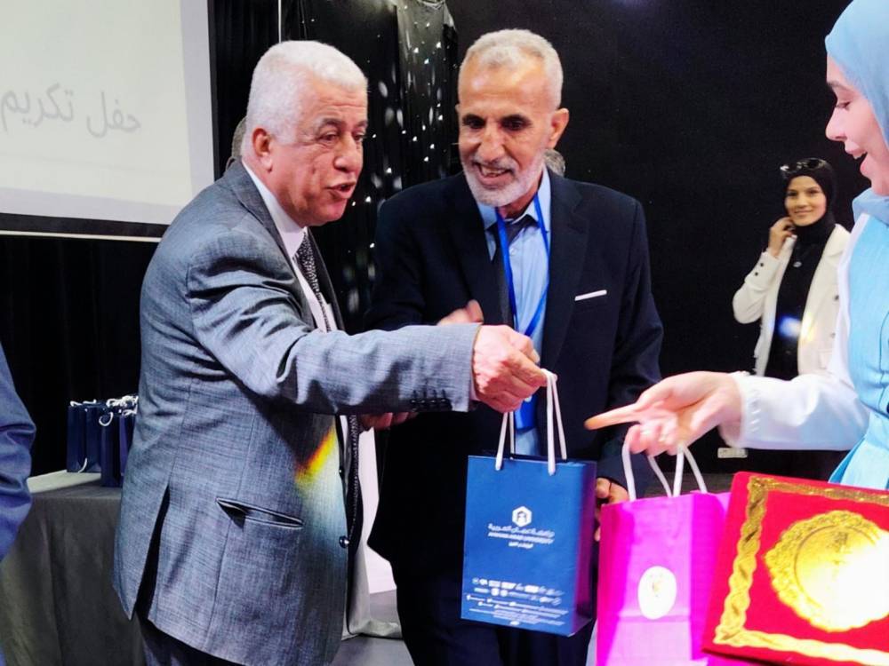 جامعة عمان العربية تحتفي بالطلبة المتفوقين وتستعرض تخصصاتها الجديدة في مدارس الحصاد