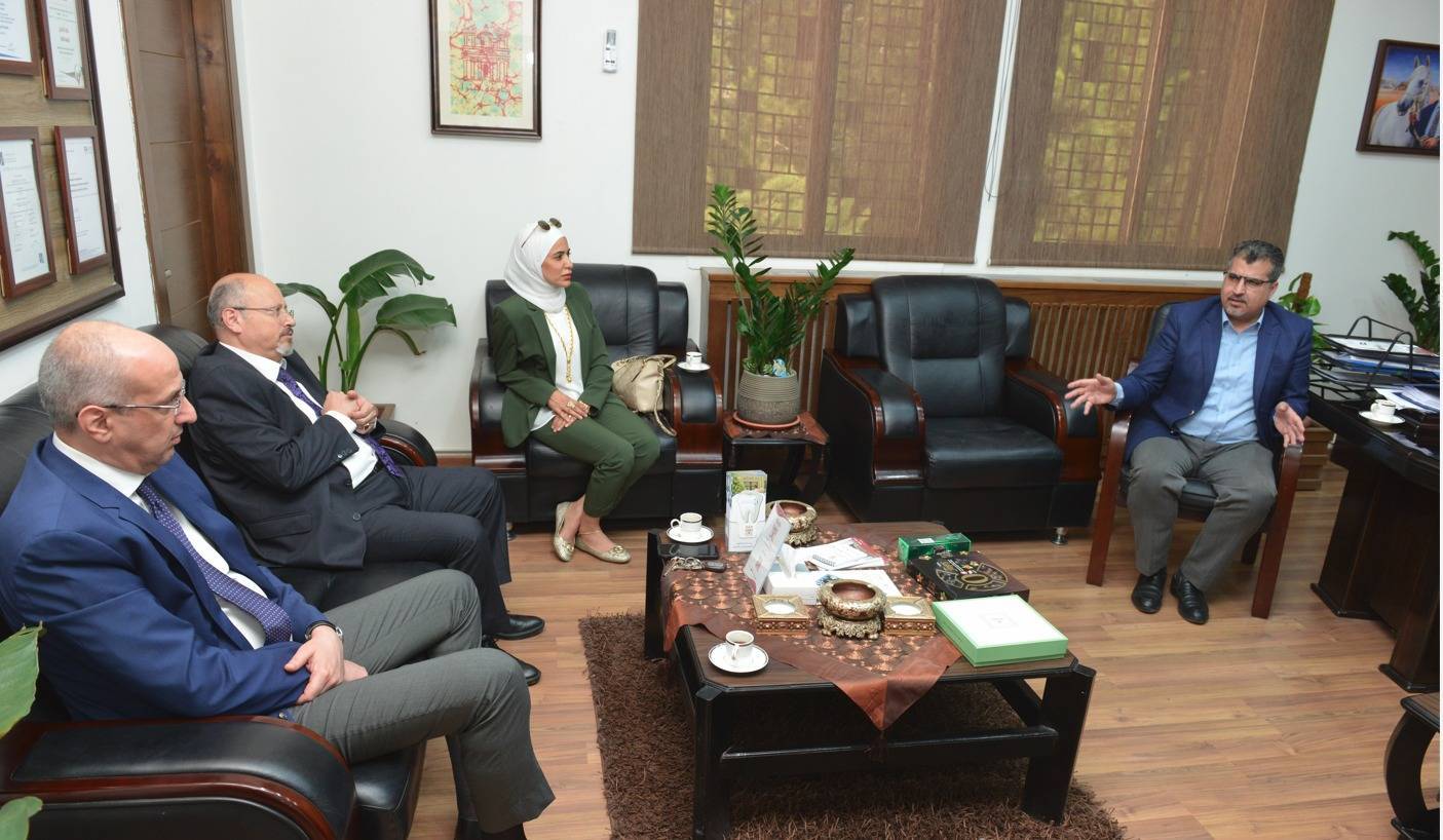 رئيس جامعة البترا يستقبل وفدًا من الهيئة الأردنية لزراعة الأسنان ونقابة أطباء الأسنان الأردنية