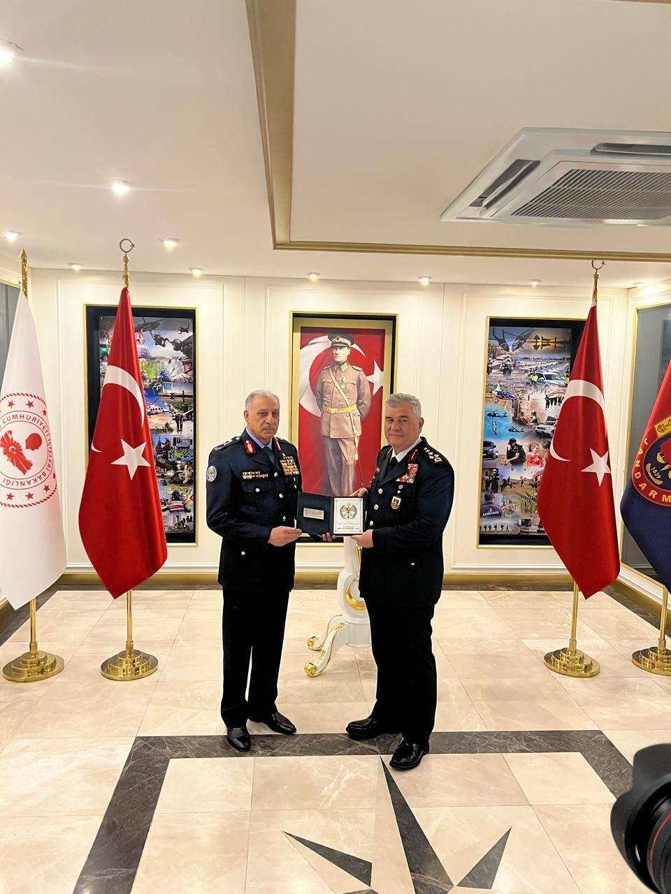 مدير الأمن العام يشارك في معرض معدات الأمن الداخلي في أنقرة