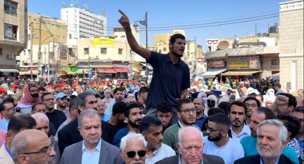 اعتصام في وسط البلد: حط الطلقة ببيت النار.. هيك علمنا السنوار