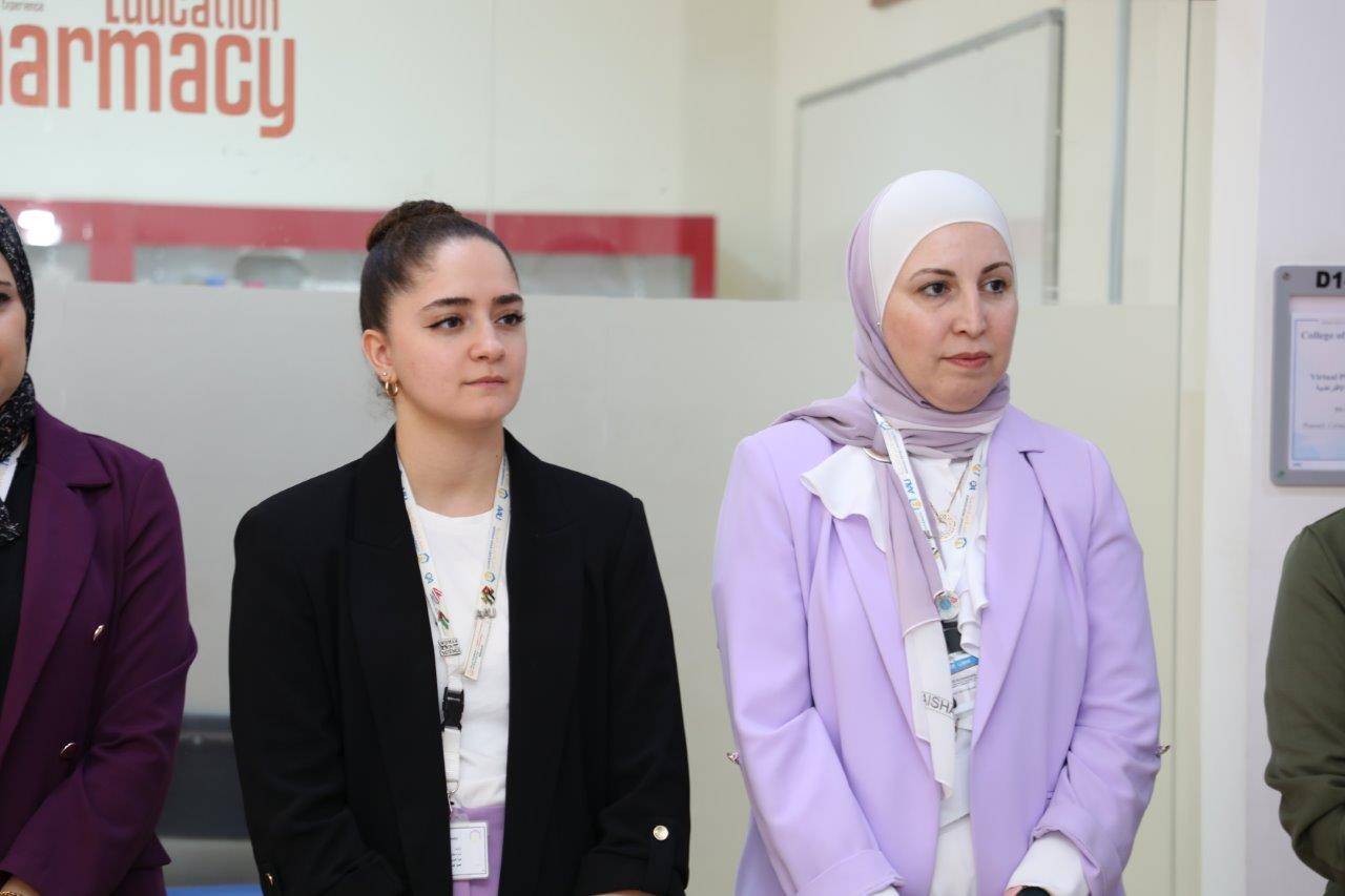 كلية الصيدلة في عمان العربية تطلق مبادرات توعوية وبحثية ضمن فعاليات يوم التغيير 2025