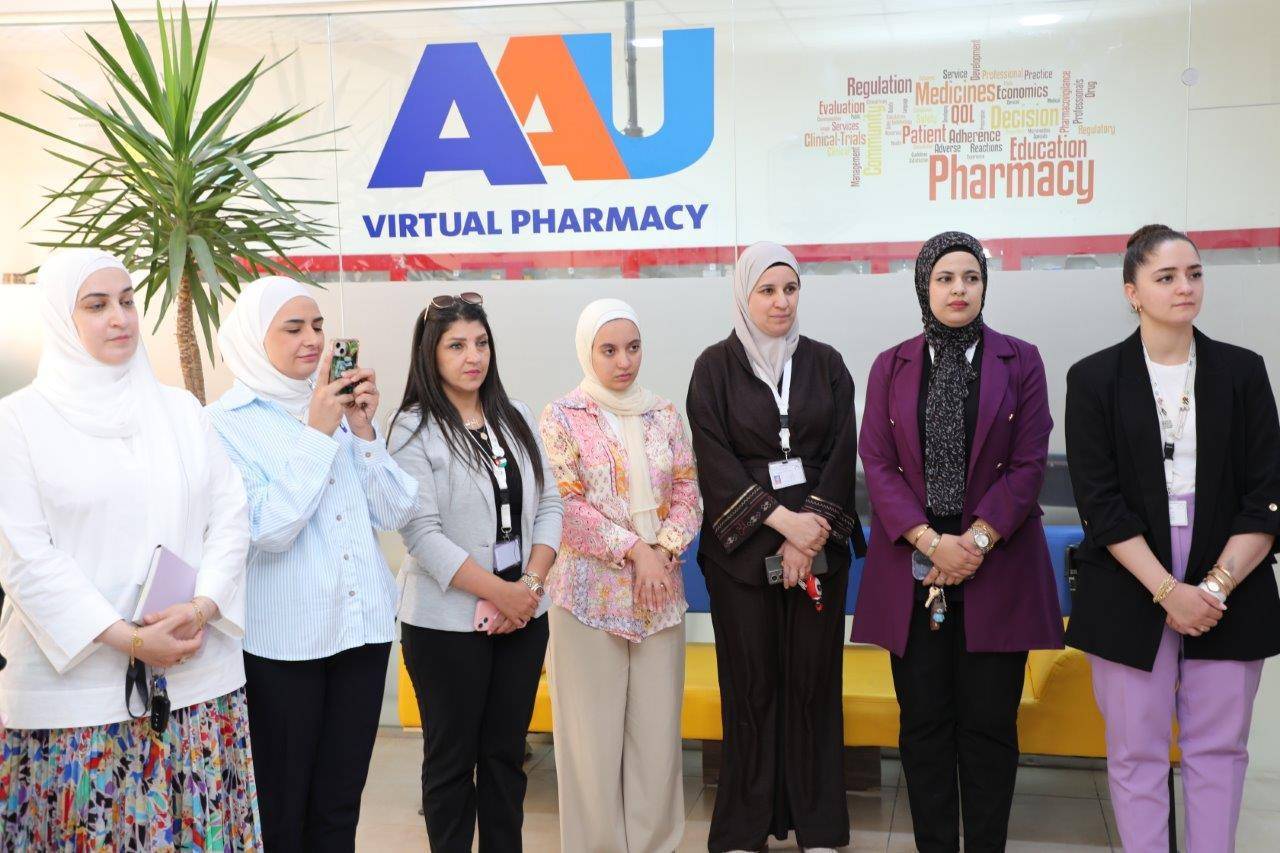 كلية الصيدلة في عمان العربية تطلق مبادرات توعوية وبحثية ضمن فعاليات يوم التغيير 2025