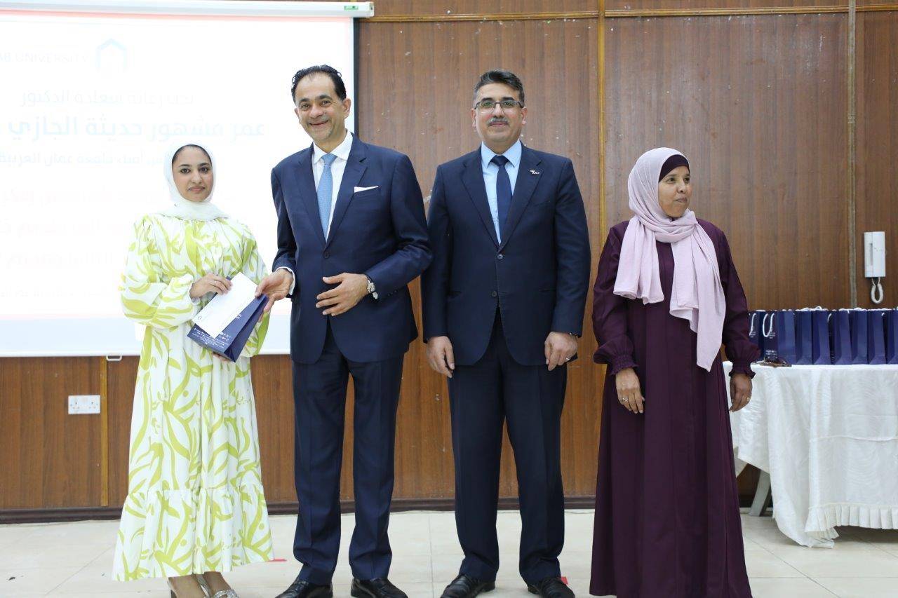 عمان العربية تكرم طلبة الثانوية العامة المتفوقين في لواء عين الباشا ومخيم البقعة