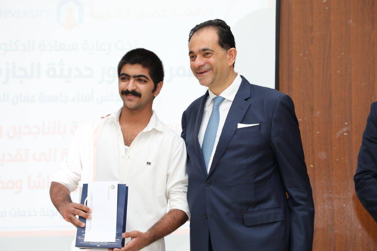 عمان العربية تكرم طلبة الثانوية العامة المتفوقين في لواء عين الباشا ومخيم البقعة