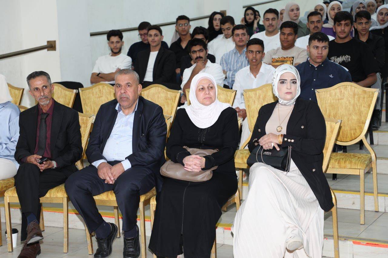 عمان العربية تكرم طلبة الثانوية العامة المتفوقين في لواء عين الباشا ومخيم البقعة