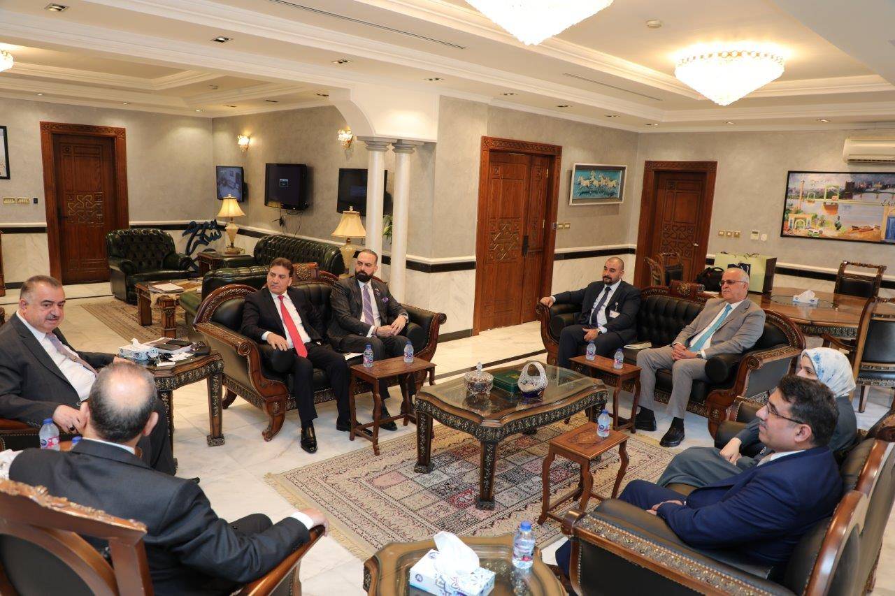 رئيس جامعة عمان العربية يزور السفارة العراقية لبحث آفاق التعاون الأكاديمي والثقافي