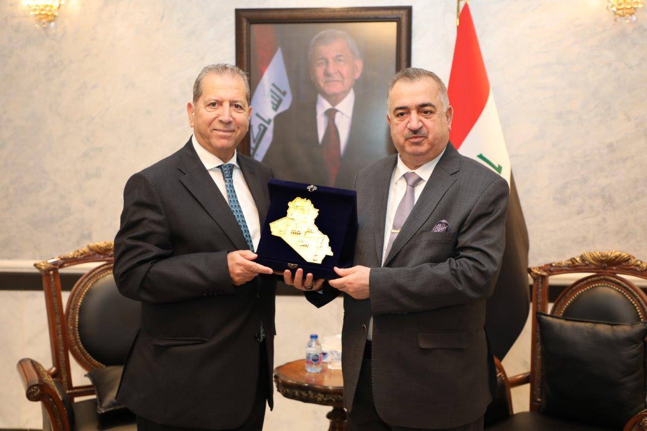 رئيس جامعة عمان العربية يزور السفارة العراقية لبحث آفاق التعاون الأكاديمي والثقافي