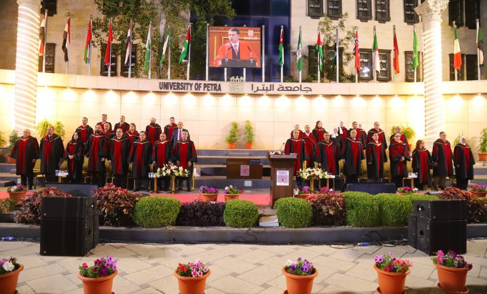 مركز التعليم المستمر في جامعة البترا يحتفل بتخريج الفوج الثاني عشر من الدبلومات التدريبية