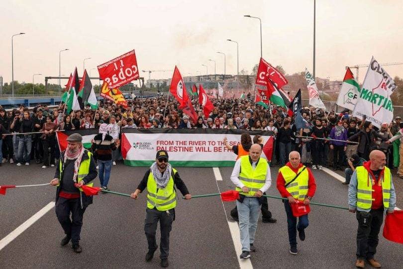 نحو نصف مليون إيطالي ينزلون للشوارع في إضراب عام دعما لغزة