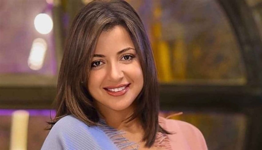 منى فاروق على أجهزة التنفس الصناعي.. وتوجه رسالة مؤثرة