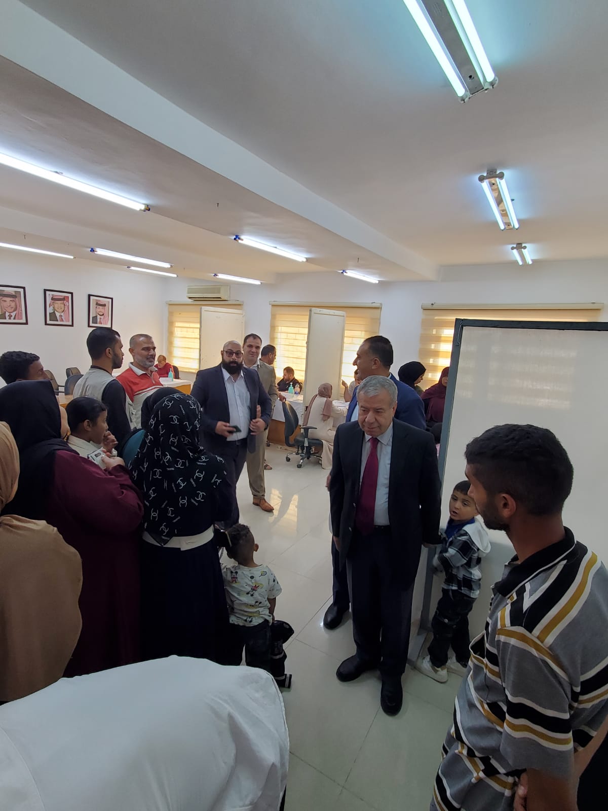 مستشفى المقاصد يعالج 432 مريضًا في يوم طبي مجاني بالحصن