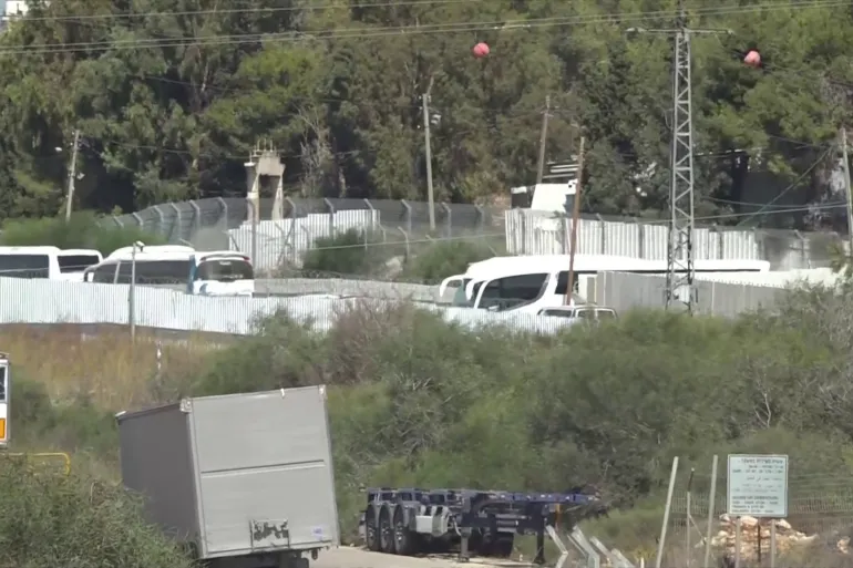 حافلات أسرى فلسطينيين تصل إلى رام الله