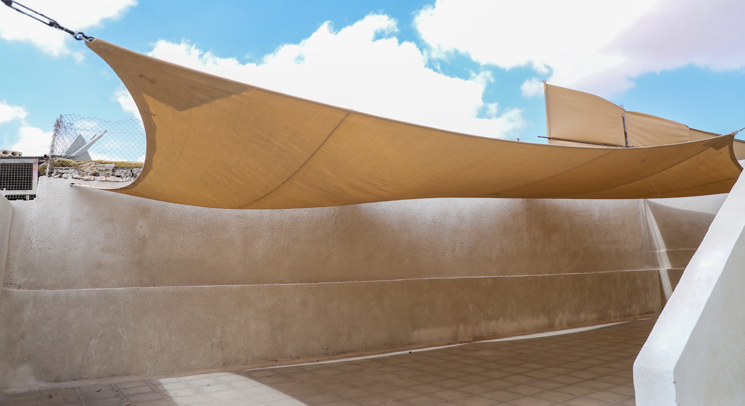 الشرق الأوسط تقدم أثاثا وتنفذ أعمال صيانة لمدرسة الناصرية المختلطة في لواء الجيزة