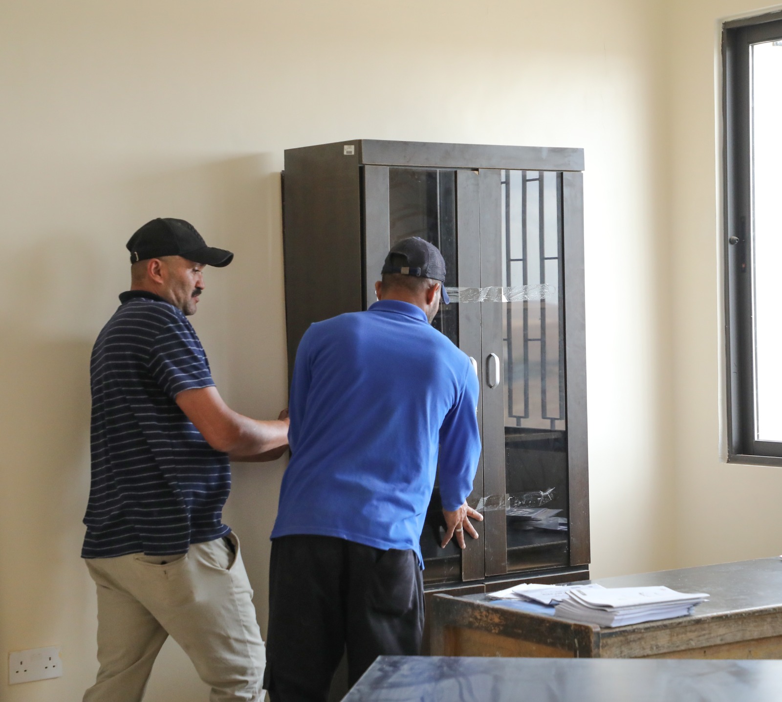 الشرق الأوسط تقدم أثاثا وتنفذ أعمال صيانة لمدرسة الناصرية المختلطة في لواء الجيزة