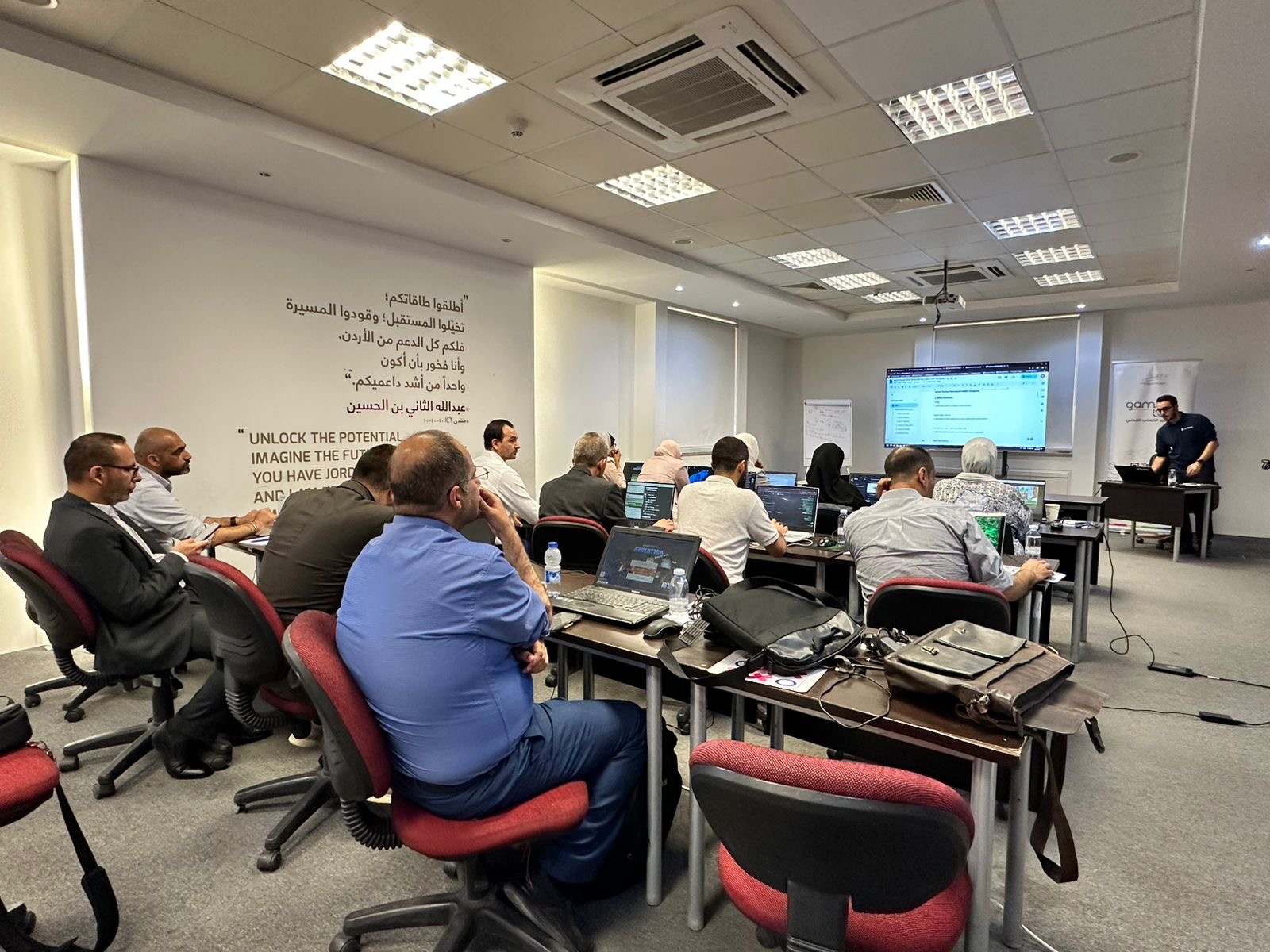 جامعة عمان العربية تعزّز التعليم الرقمي من خلال ورشة  توظيف الألعاب في التعليم  بالتعاون مع مختبر الألعاب الأردني