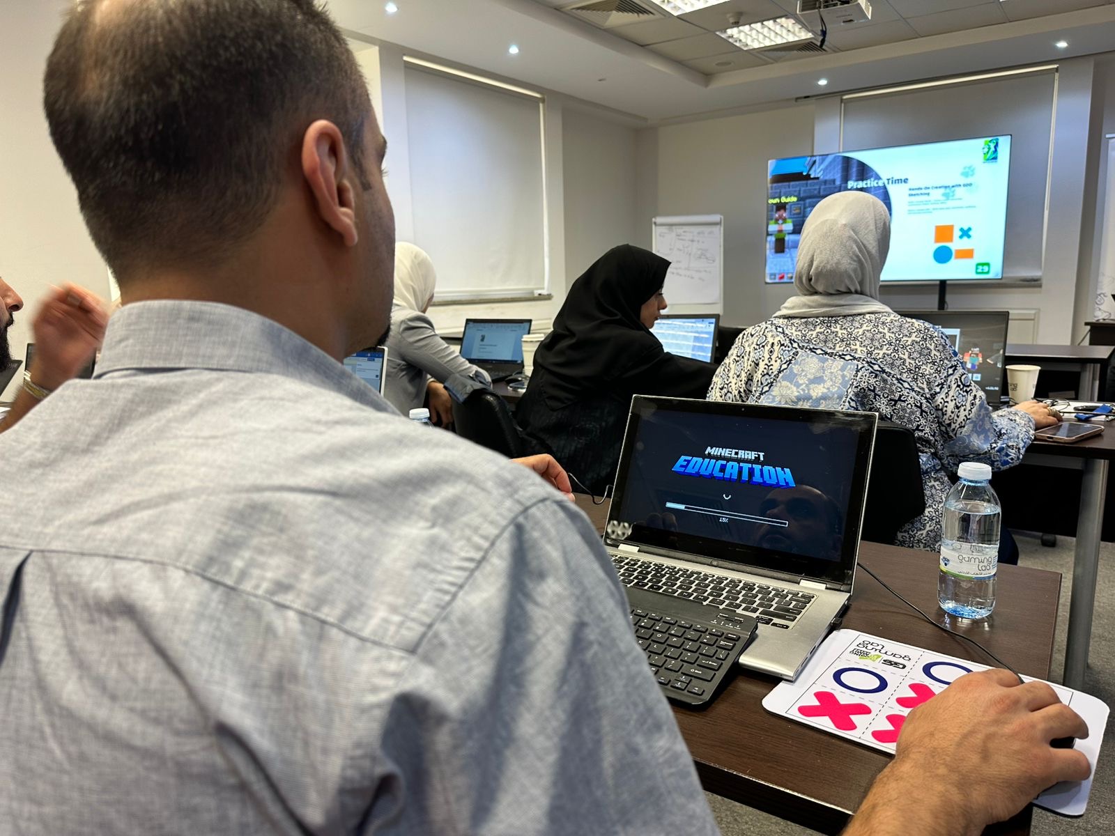 جامعة عمان العربية تعزّز التعليم الرقمي من خلال ورشة  توظيف الألعاب في التعليم  بالتعاون مع مختبر الألعاب الأردني