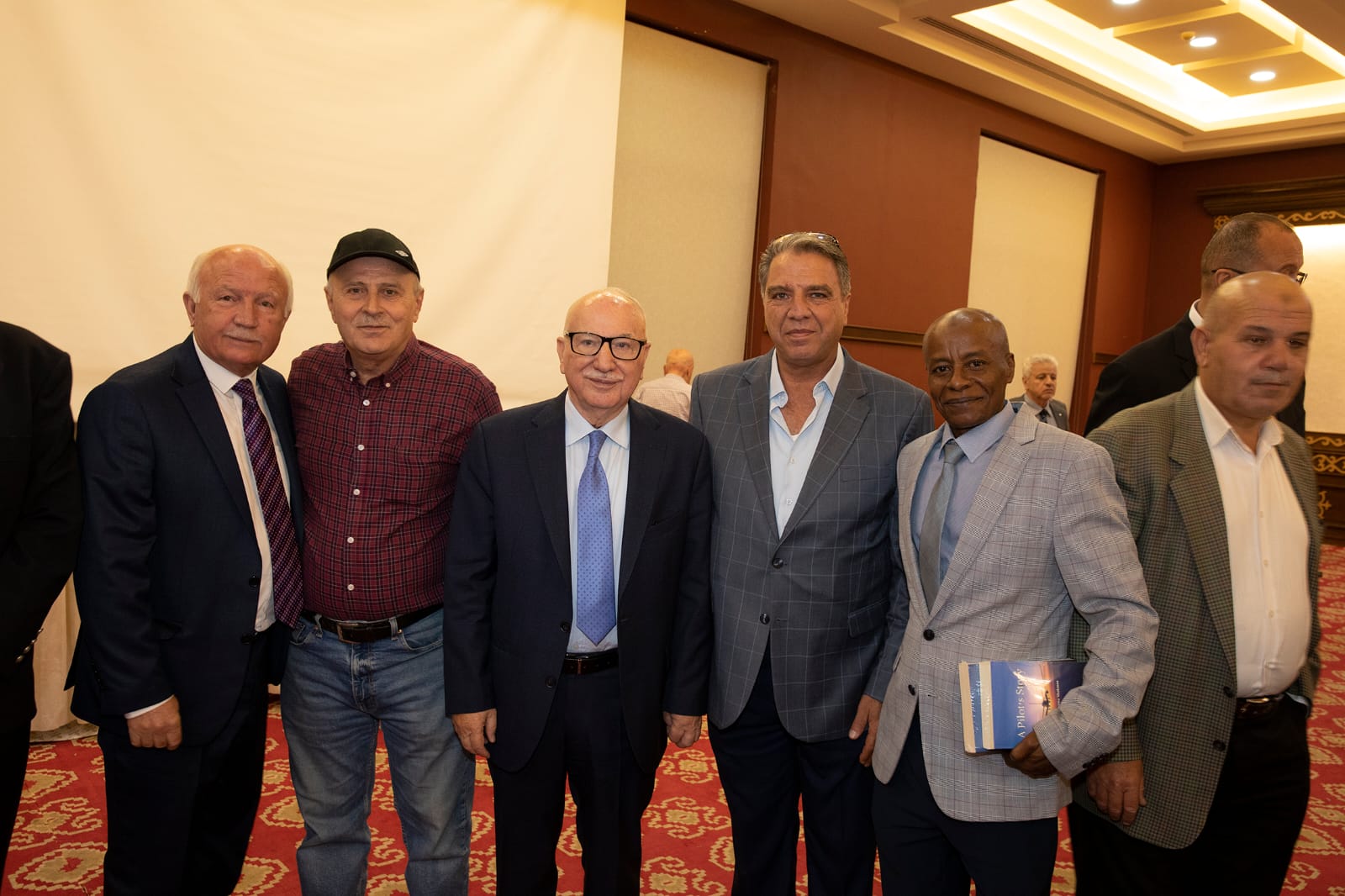 إشهار كتاب حكاية طيّار للكابتن أسامة شقمان