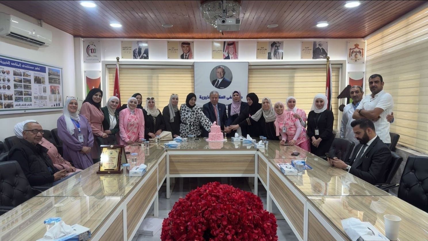 مستشفى المقاصد يحتفل بـأكتوبر الوردي ويقدّم فحوصات مجانية وخصومات دعماً للتوعية بسرطان الثدي