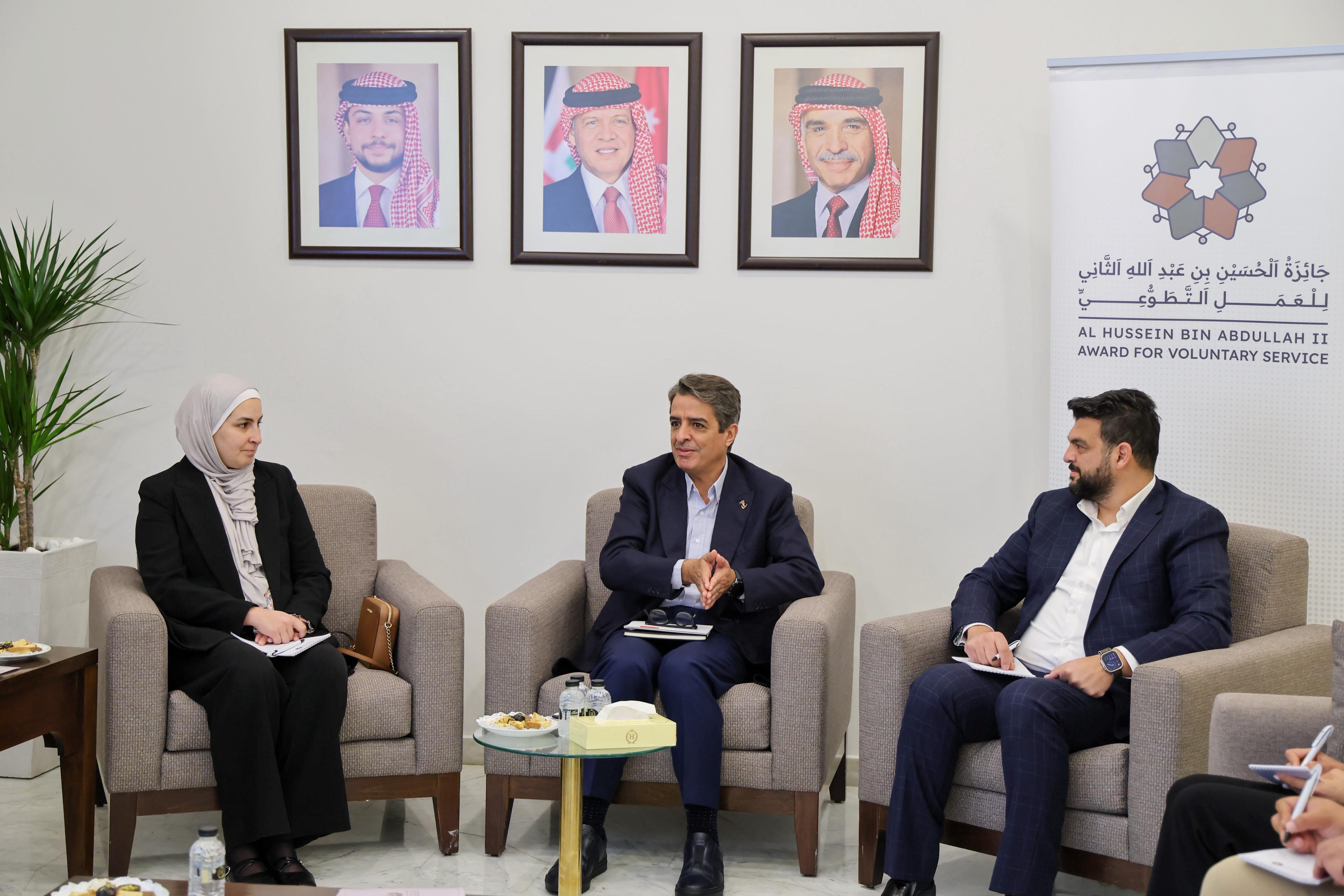 وزير الشباب يلتقي الفائزين بجائزة الحسين بن عبدالله الثاني للعمل التطوعي للدورتين الأولى والثانية