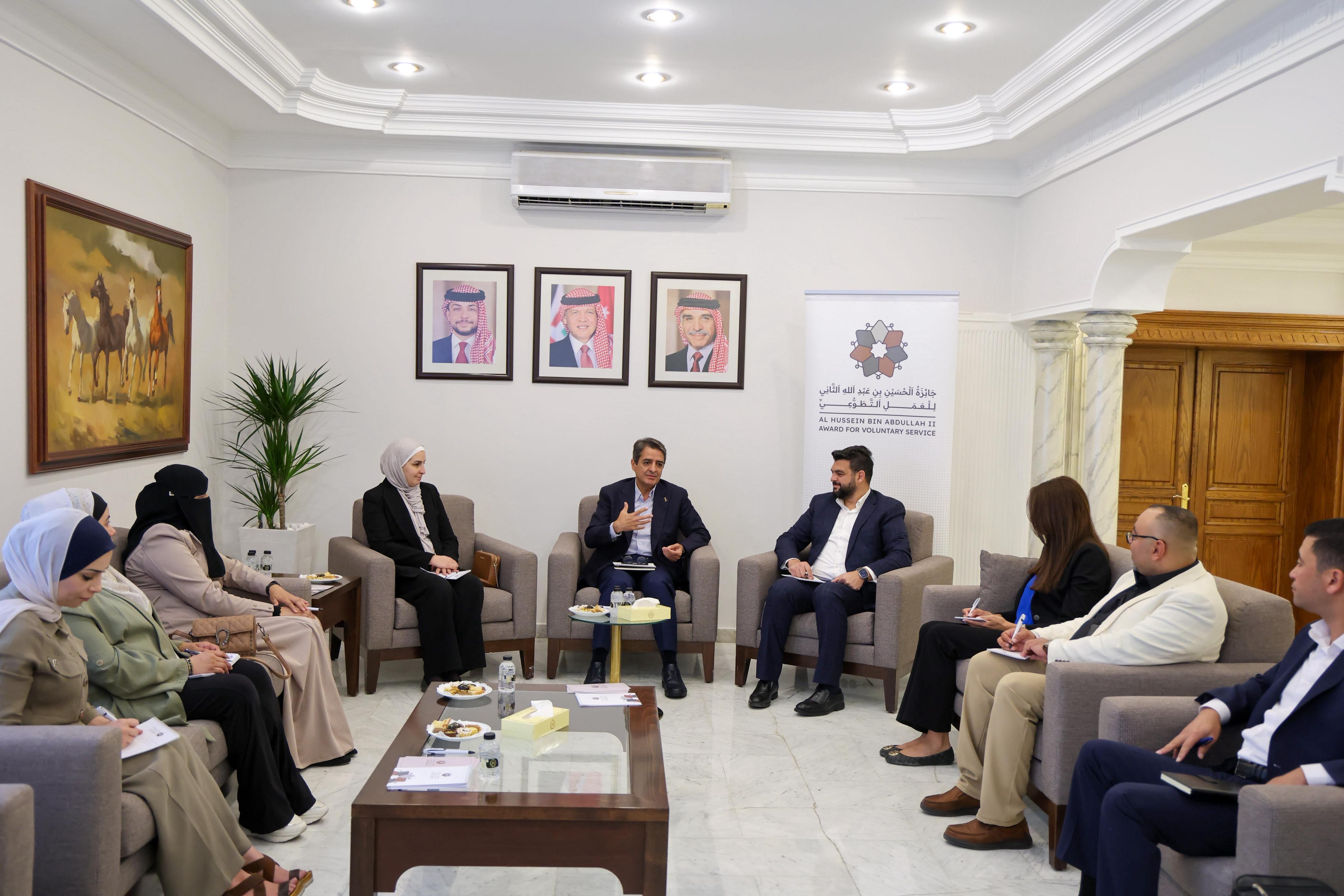 وزير الشباب يلتقي الفائزين بجائزة الحسين بن عبدالله الثاني للعمل التطوعي للدورتين الأولى والثانية