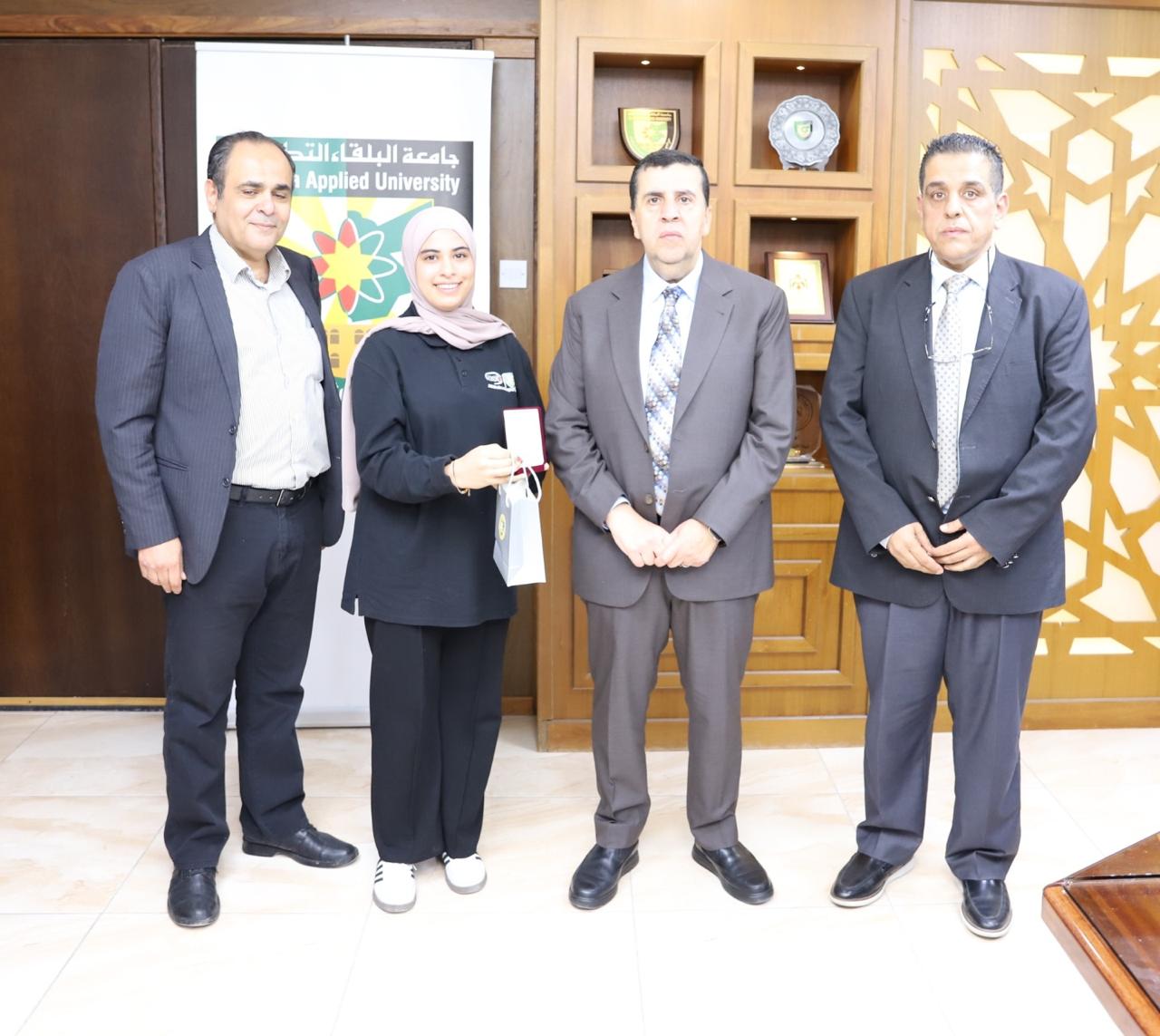 رئيس جامعة البلقاء التطبيقية يكرّم الفريق الفائز بجائزة “Outstanding Student Chapter Award 2024” من معهد الخرسانة الأمريكية