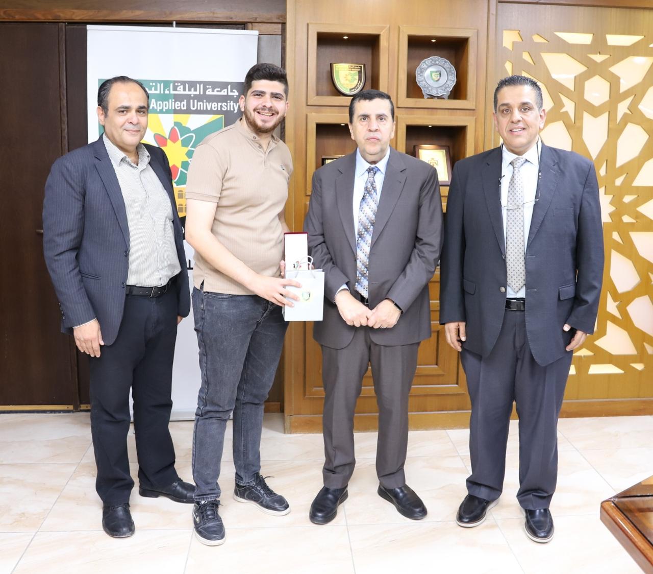 رئيس جامعة البلقاء التطبيقية يكرّم الفريق الفائز بجائزة “Outstanding Student Chapter Award 2024” من معهد الخرسانة الأمريكية