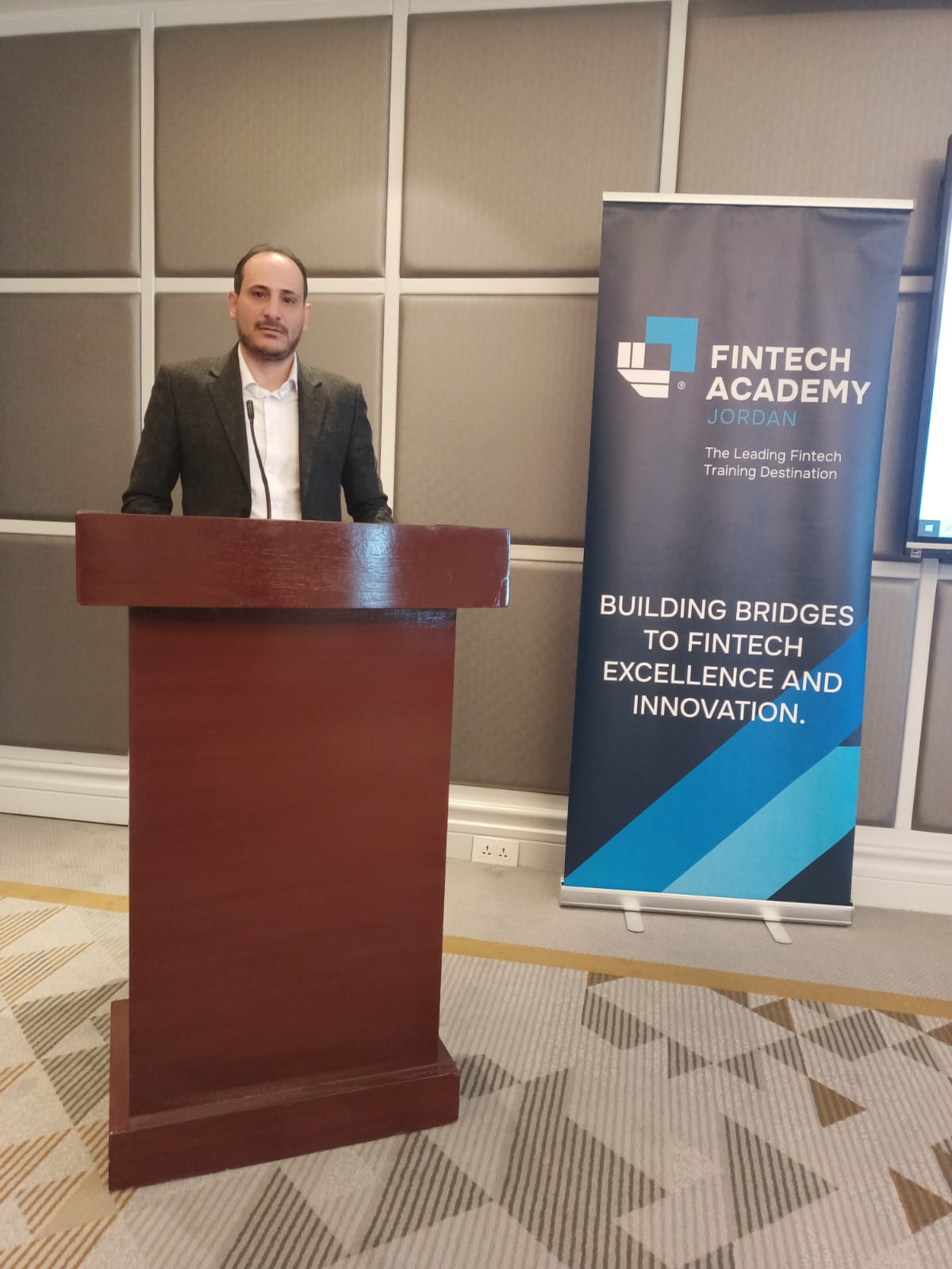 الدكتور الصمادي من عمان العربية يشارك في ورشة آفاق الابتكار في التكنولوجيا المالية