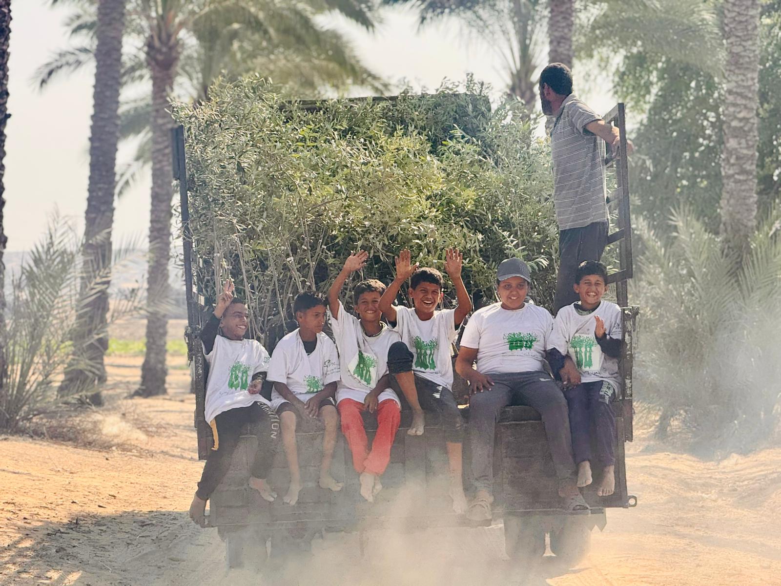 العربية لحماية الطبيعة تبدأ المرحلة الثانية من مشروع إحياء مزارع غزة بزراعة 30 ألف شجرة زيتون