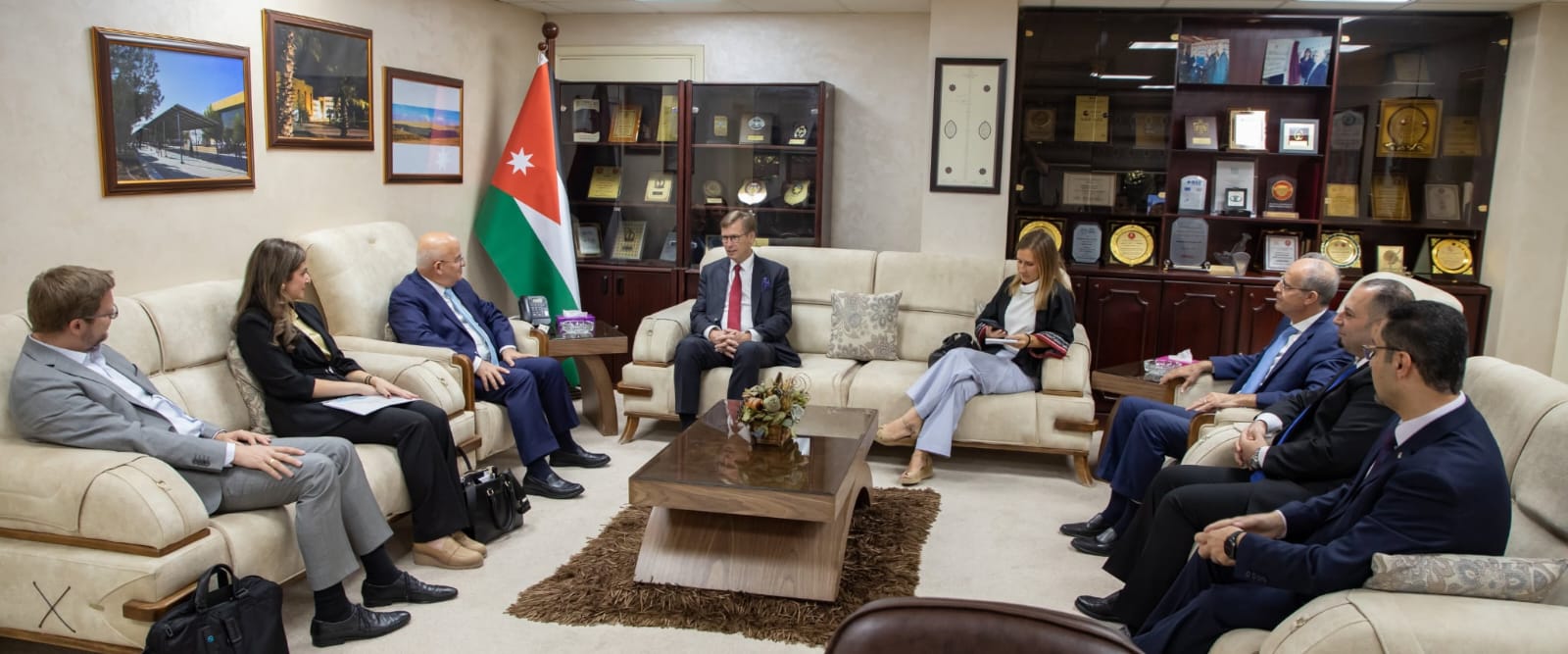 الجامعة الهاشمية تستضيف السفير الألماني وتبحث تعزيز التعليم التقني والتدريب العملي للطلبة الجامعة الهاشمية تستضيف السفير الألماني وتبحث تعزيز التعليم التقني والتدريب العملي للطلبة