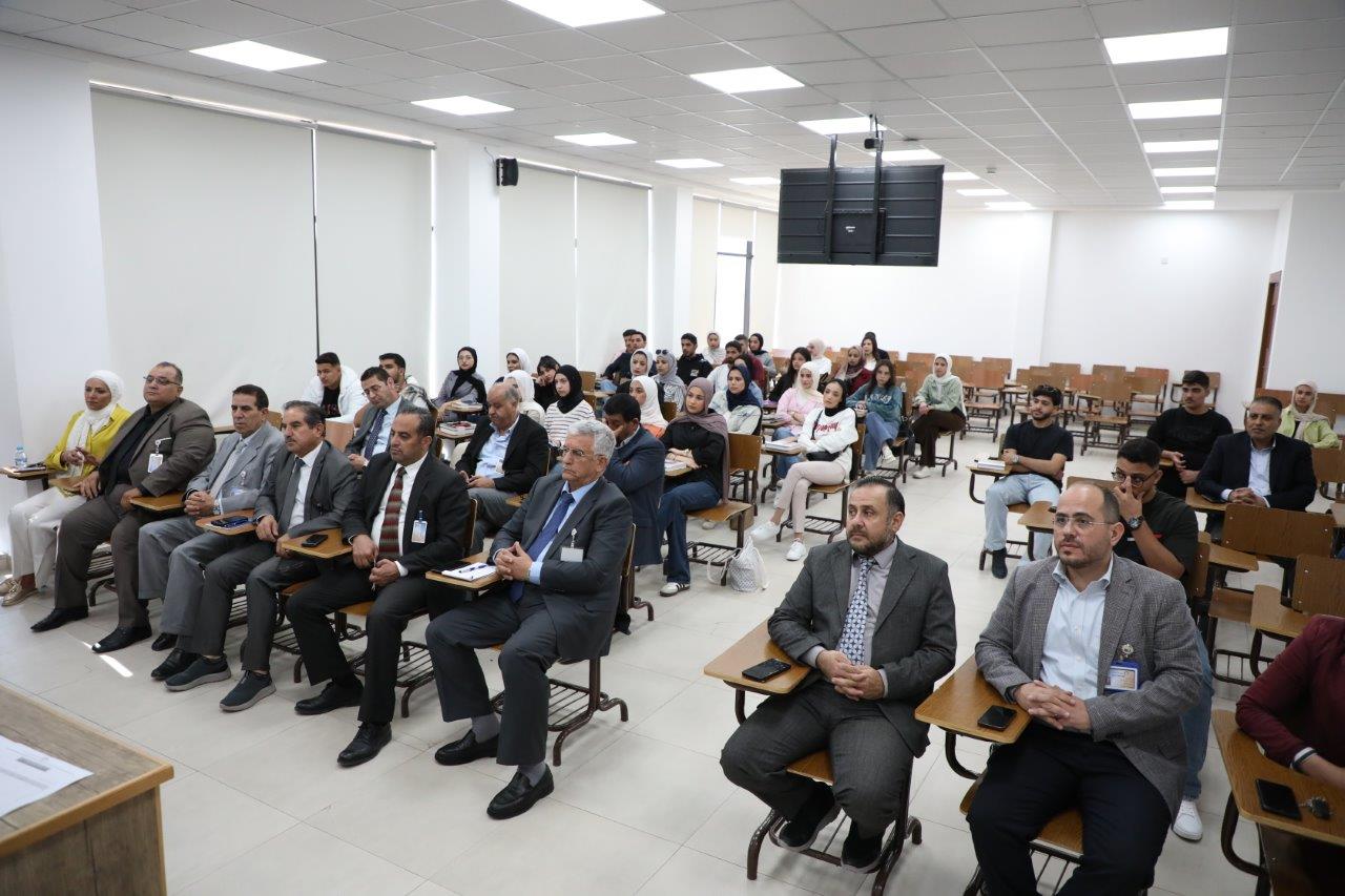 كلية الحقوق في جامعة عمان العربية تعزز التواصل مع طلبتها