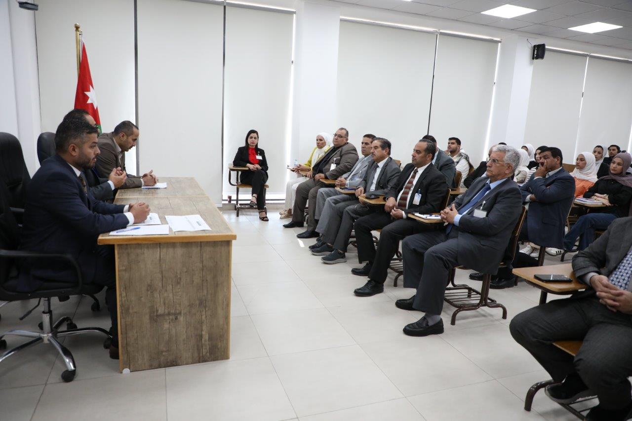 كلية الحقوق في جامعة عمان العربية تعزز التواصل مع طلبتها