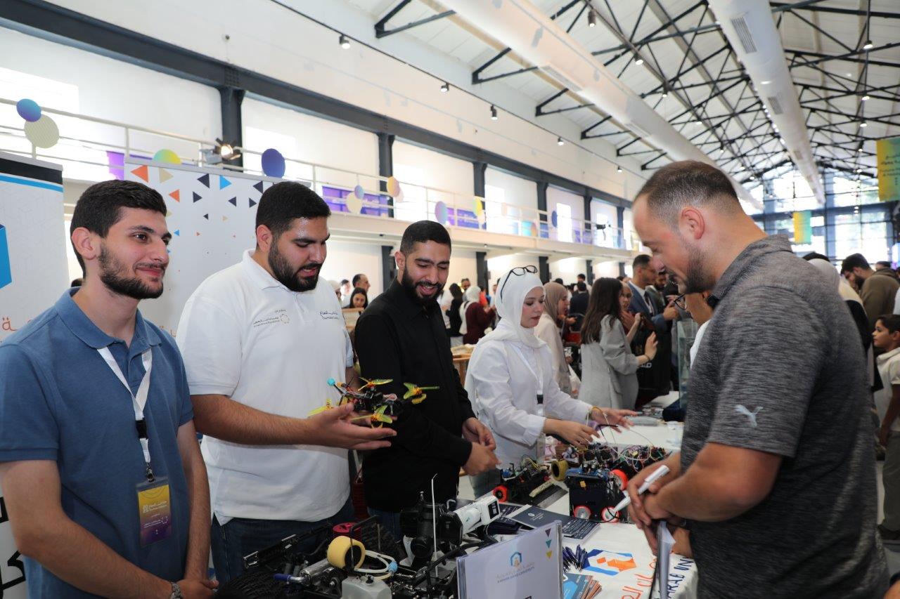مركز الإبداع والابتكار وريادة الأعمال في عمان العربية يشارك في ملتقى الصناع 2025 لتعزيز الابتكار وريادة الأعمال