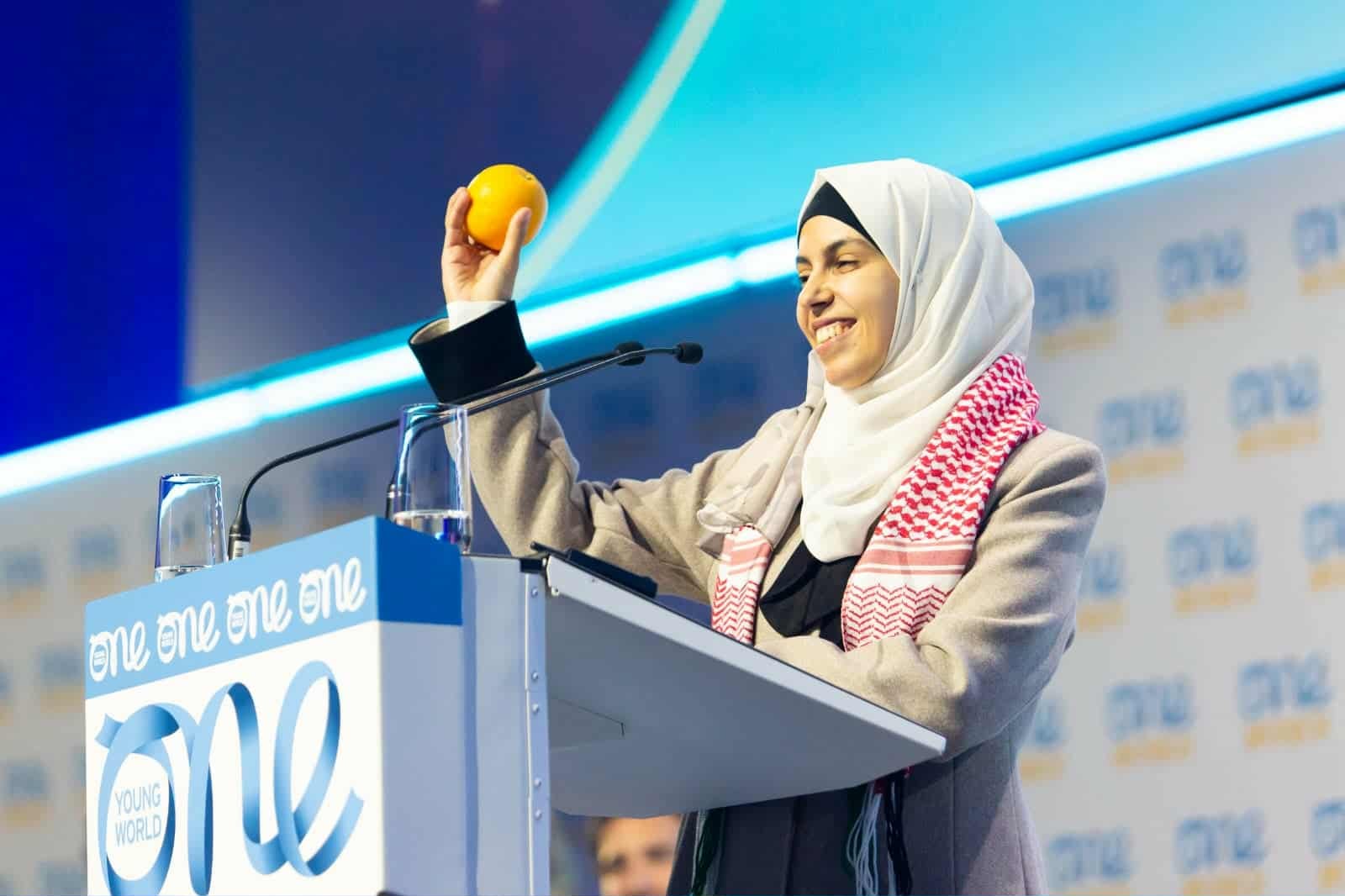 خريجة من الجامعة الهاشمية تمثل الأردن في قمة عالم شاب واحد في ميونخ