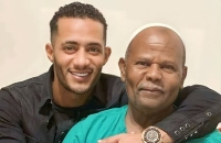 محمد رمضان يعلن عن وفاة والده