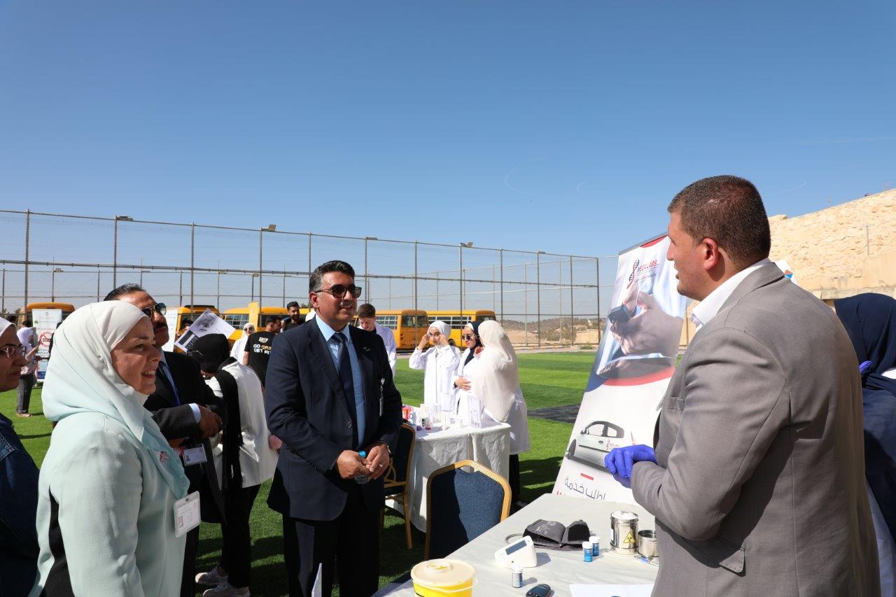 صيدلة عمان العربية تنظم اليوم الصحي لمنتسبيها تحت شعار صحتك بتهمنا - صور