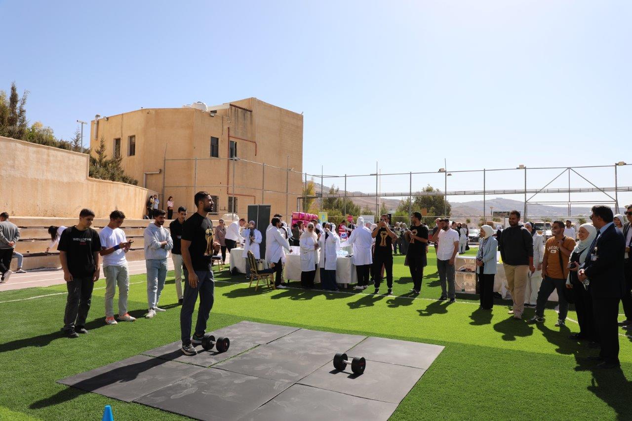 صيدلة عمان العربية تنظم اليوم الصحي لمنتسبيها تحت شعار صحتك بتهمنا - صور