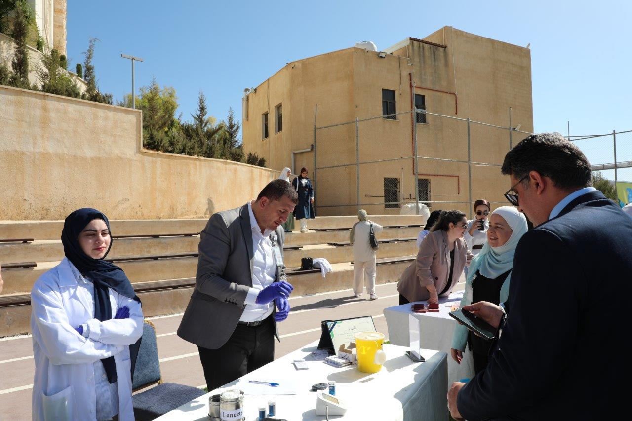 صيدلة عمان العربية تنظم اليوم الصحي لمنتسبيها تحت شعار صحتك بتهمنا - صور