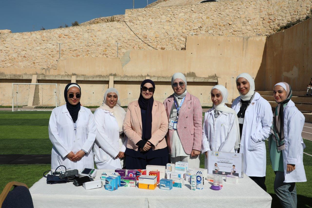 صيدلة عمان العربية تنظم اليوم الصحي لمنتسبيها تحت شعار صحتك بتهمنا - صور