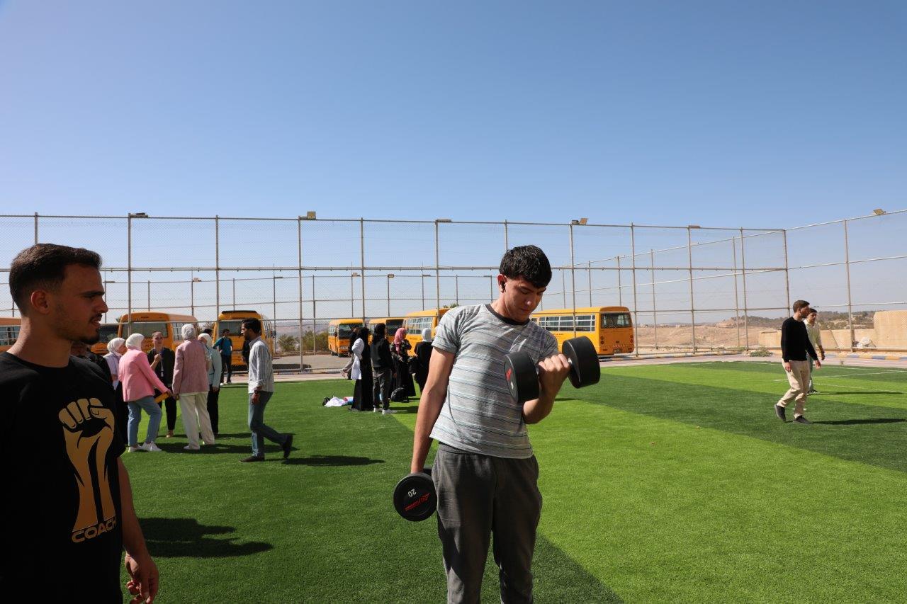 صيدلة عمان العربية تنظم اليوم الصحي لمنتسبيها تحت شعار صحتك بتهمنا - صور