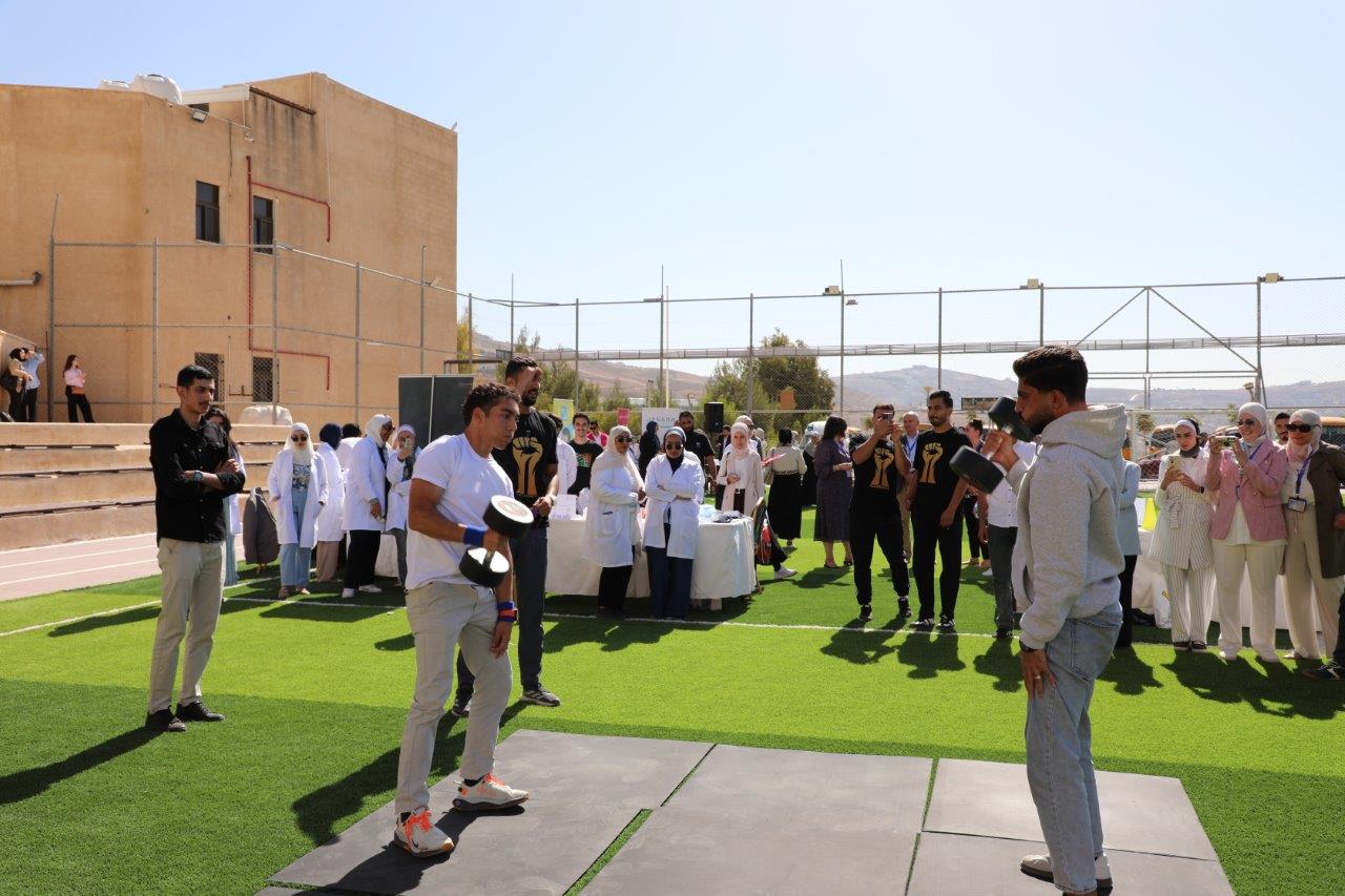 صيدلة عمان العربية تنظم اليوم الصحي لمنتسبيها تحت شعار صحتك بتهمنا - صور