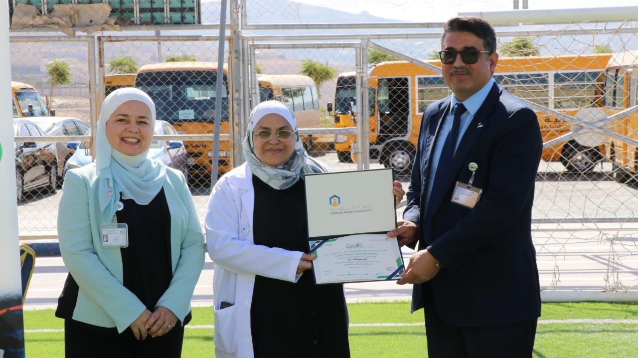 صيدلة عمان العربية تنظم اليوم الصحي لمنتسبيها تحت شعار صحتك بتهمنا - صور