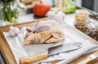 عادة خاطئة في طهي الدجاج قد تنشر بكتيريا قاتلة