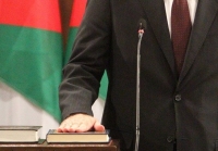 السنيد يكتب: فرق بين من يخدم وطنه، ومن يخدم نفسه