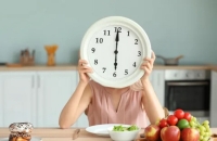 تناول الطعام ليلا؟.. إليك الطريقة الصحية