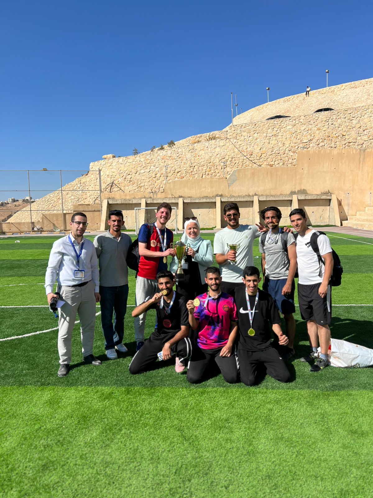 فريق طلبة كلية صيدلة عمان العربية يتوج ببطولة كرة القدم على مستوى كليات الجامعة