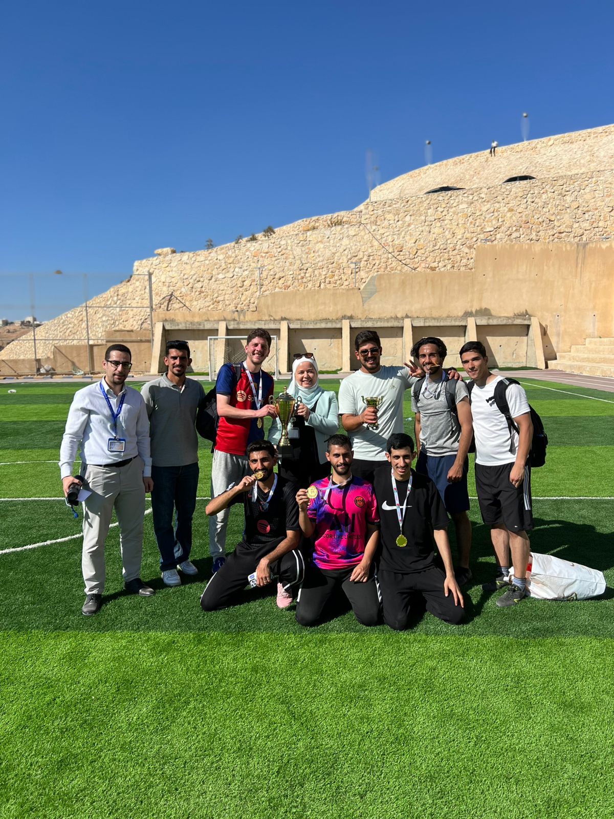 فريق طلبة كلية صيدلة عمان العربية يتوج ببطولة كرة القدم على مستوى كليات الجامعة