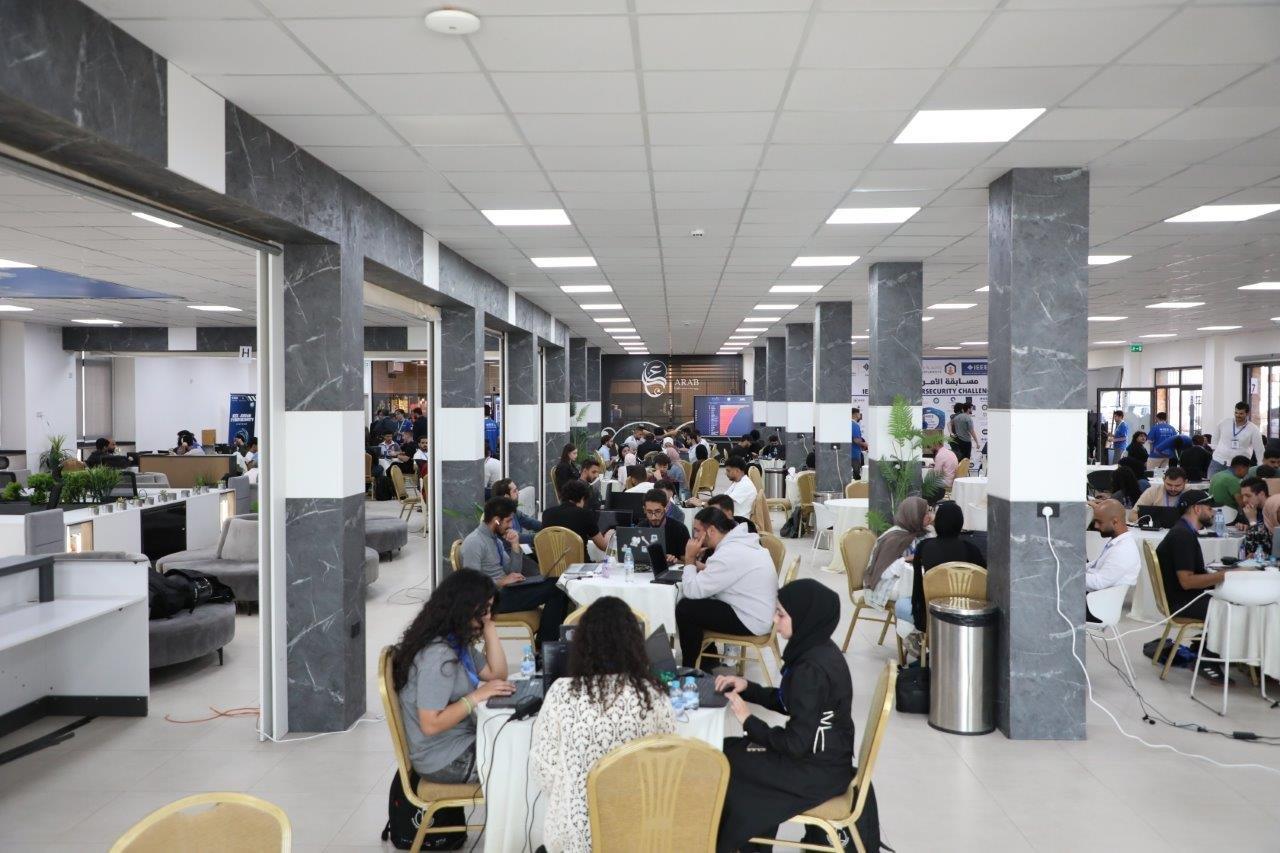 جامعة عمان العربية تختتم التحدي الأردني الأول للأمن السيبراني بمشاركة (25) جامعة و(112) فريقا