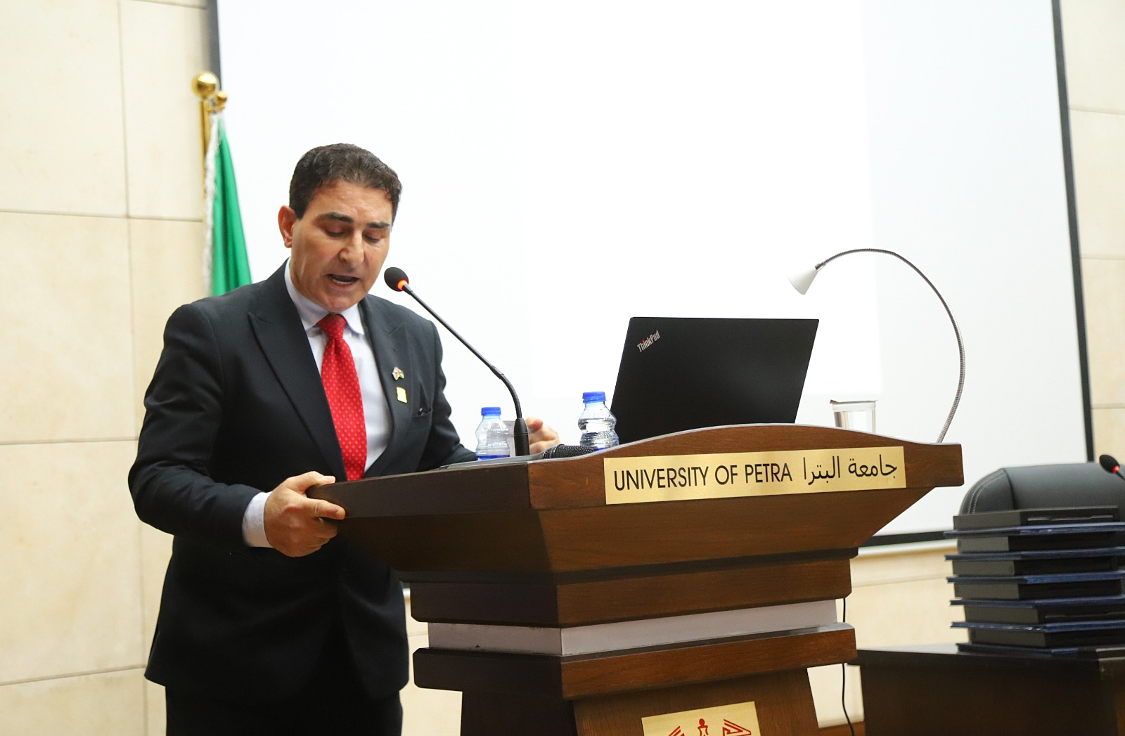 جامعة البترا تنظم اللقاء الترحيبي والتنويري لطلبة طب الأسنان وتكرم المتفوقين