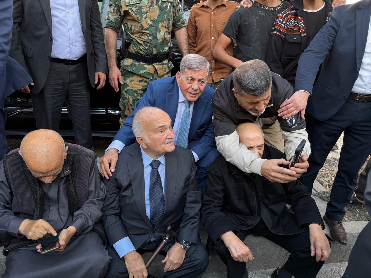 عندما يعيش الأمير حسن أجمل ذكرياته مع المواطنين البسطاء في مخيم الوحدات