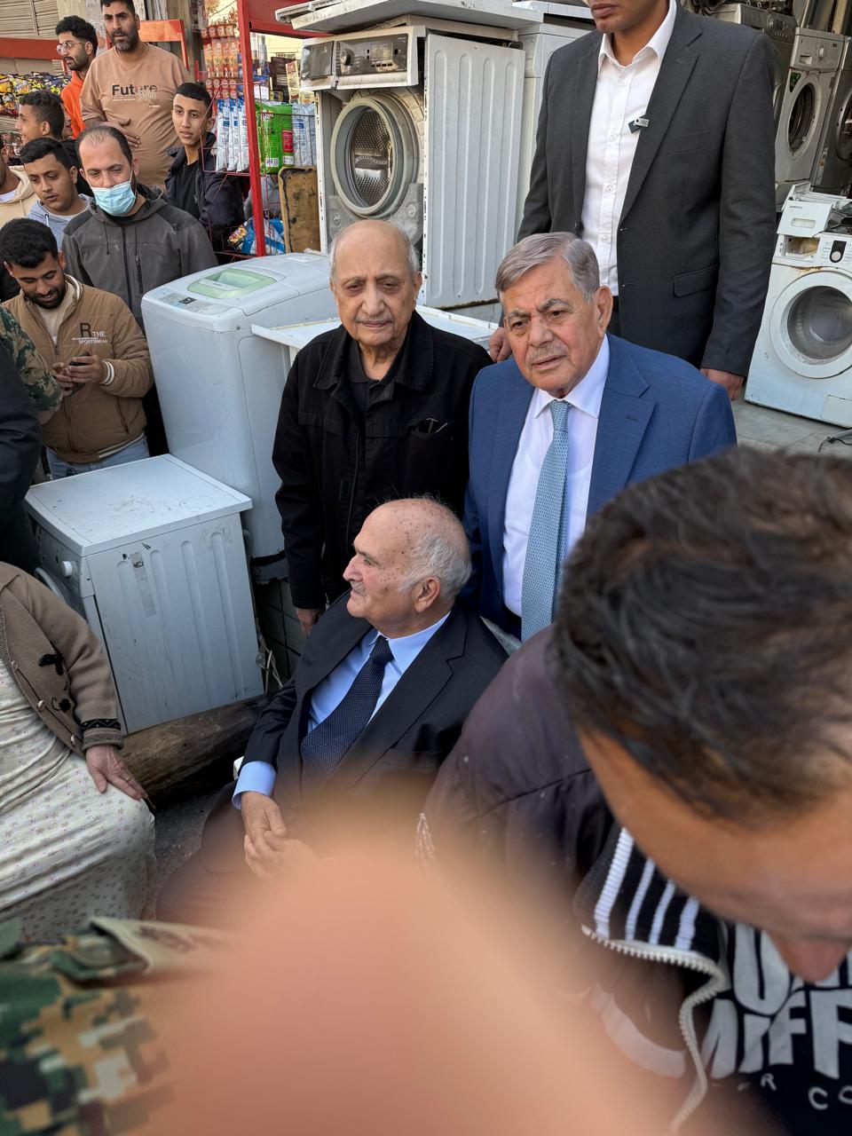 عندما يعيش الأمير حسن أجمل ذكرياته مع المواطنين البسطاء في مخيم الوحدات